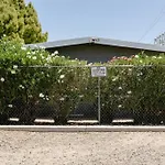Desert Chic - 2 Bed Condo With Yard